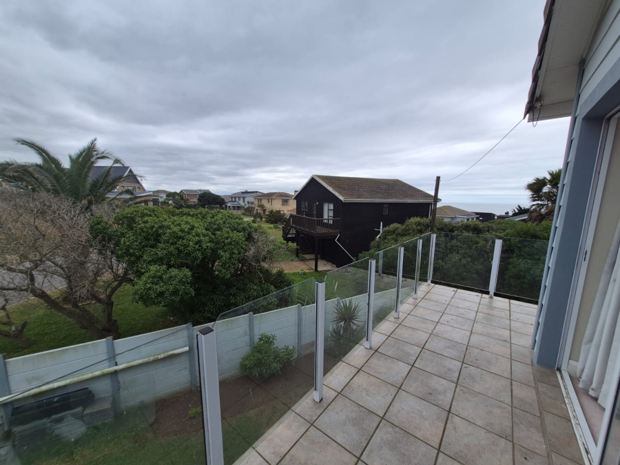 3 Bedroom Property for Sale in Boggomsbaai Western Cape
